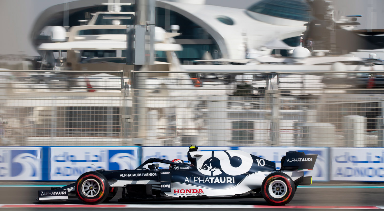 Pierre Gasly - Scuderia AlphaTauri, Yas Marina Circuit, 2021