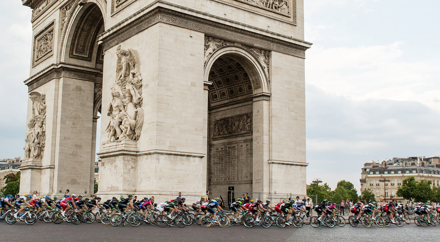 THE PELOTON ON THE CHAMPS-ÉLYSÉES - STAGE 21 2014, Paris